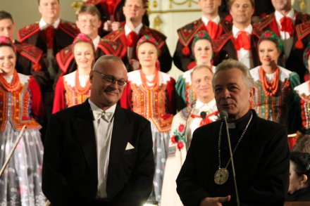 Krzysztof Dziewięcki - dyrygent zespołu wraz z Ks. Waldemarem Szajthauerem
